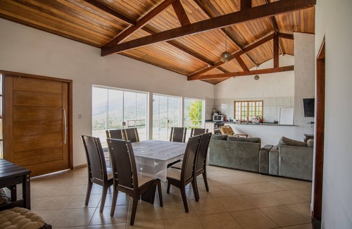 Jardim Brasil Casa | Casa en la sierra con vista maravillosa, lugar tranquilo y acogedor