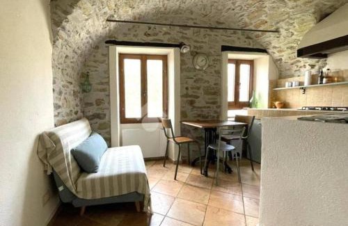 Apricale Apartamento | House in the rock