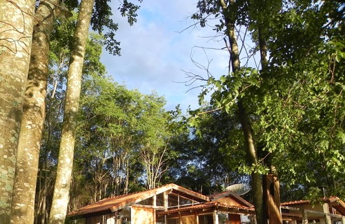 Delfinopolis Cabaña | Casa en el bosque, rodeada por el Río Grande y vista deslumbrante de la puesta del sol.