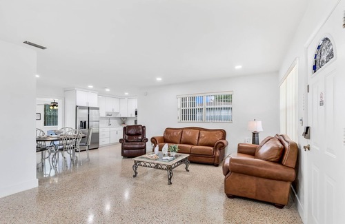Westchester Casa | House is 15 min from anywhere. Miami Children Hospital, 8 miles MIA