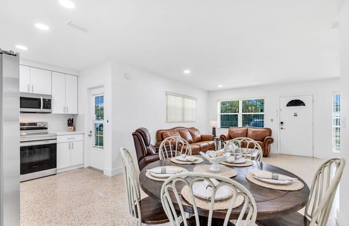 Westchester Casa | House is 15 min from anywhere. Miami Children Hospital, 8 miles MIA