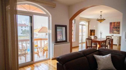 Zaton Casa | House Isabell