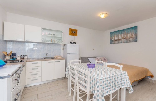 Tkon Casa | House Island Harbour (14578-K1) - Tkon - island Pasman