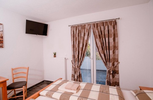 Korenica Casa | House Karakas
