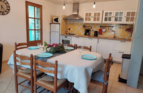 Sahune Casa | Maison "Le Vieil Olivier" con vistas a las montañas, piscina compartida y Wi-Fi