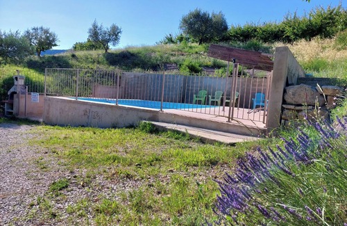 Sahune Casa | Maison "Le Vieil Olivier" con vistas a las montañas, piscina compartida y Wi-Fi