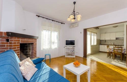 Municipality of Trogir Casa | Casa Marija (40331-K1) - Misevac (Ciovo)