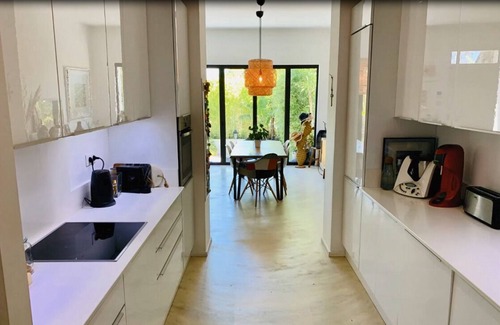 Mazargues Casa | House Marseille/4 bedrooms 8th floor/pool/easy beach access