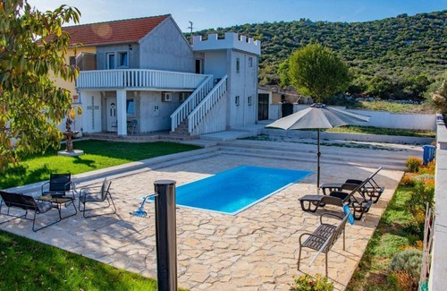 Dazlina Casa | House Matan (101771-K1) - Tisno - island Murter
