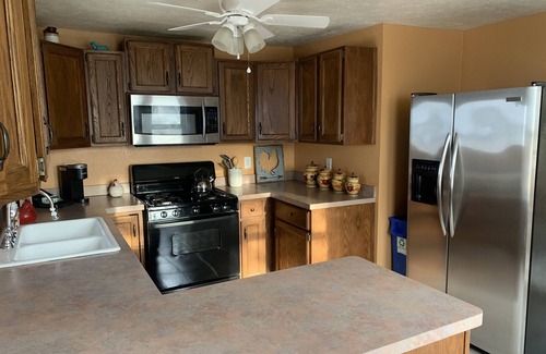 Geneva Casa | House minutes from wineries, Spire, Lake Erie, GOTL