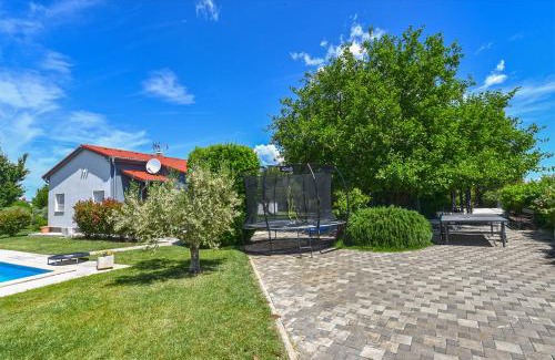 Valdebek Casa | House Mirna 2177