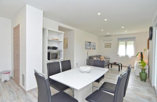 Valdebek Casa | House Mirna 2177