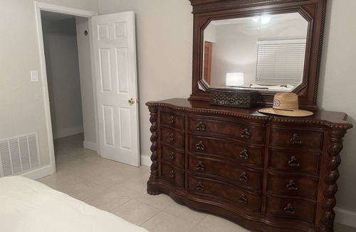 South Pinellas Community Council Casa | House near BEACH. 5min over in the bridge to beautiful Redington and Madeira Bch