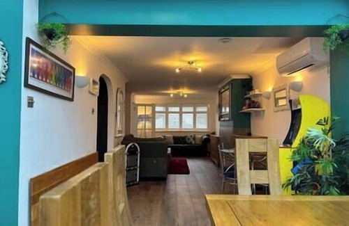 Shoreham-by-Sea Casa | House near the Beach with Hot tub, Sauna & Parking