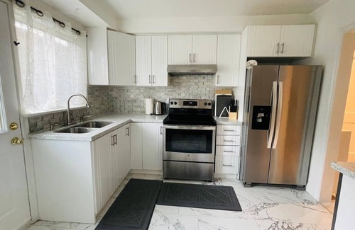 Toronto Casa | House near Toronto Pearson Airport