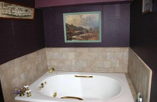 Mystic Cama Y Desayuno | House of 1833 Bed & Breakfast & Gardens
