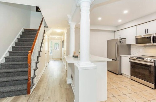 West Oak Trails Casa | House of 3 Beds -3 Washroom - King Bed- Kids Crib- 85’ TV- Workspace