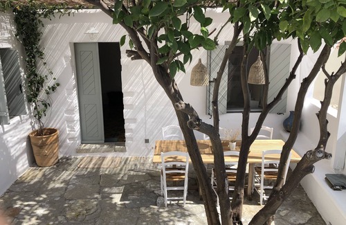 Symi Villa | CASA DE PERSONAJES EN EL CORAZÓN DEL PUEBLO HISTÓRICO DE SYMI