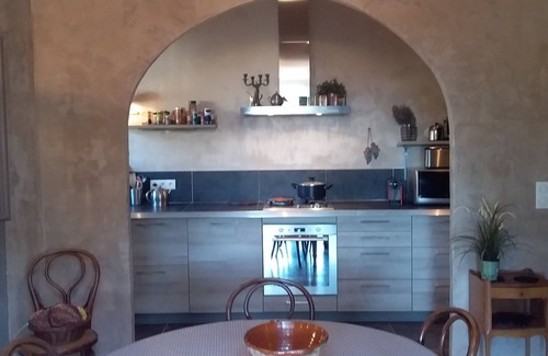 Capestang Casa | Casa con piscina en un auténtico pueblo, cerca del mar.