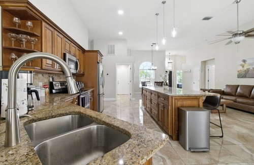 Town 'n' Country Casa | Hogar Tradicional en Tampa