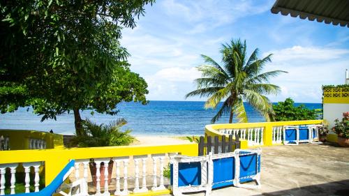 Runaway Bay Casa | House of Erabo