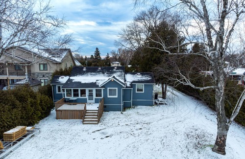 Virginia Cabaña | House of happiness! Cozy Waterfront cottage. Summer & winter lake activities!