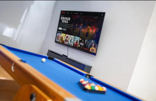 Dewsbury Casa | House of Kaima - 6 bed detached