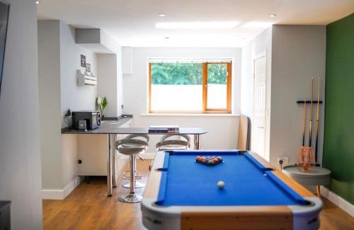 Dewsbury Casa | House of Kaima - 6 bed detached