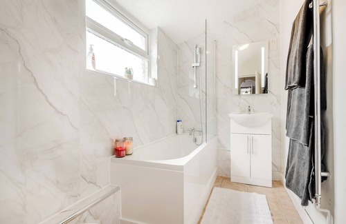 Lowestoft Cabaña | House of Light is a clean, bright and spacious accommodation set in the beautiful town Harwich.