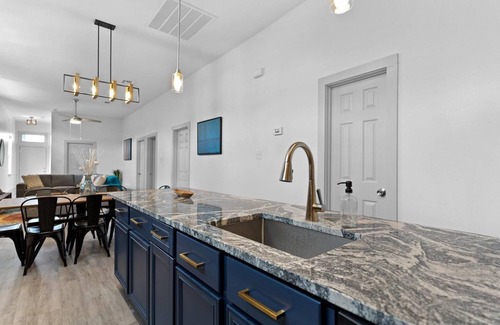 Tulane - Gravier Casa | House of Vibes