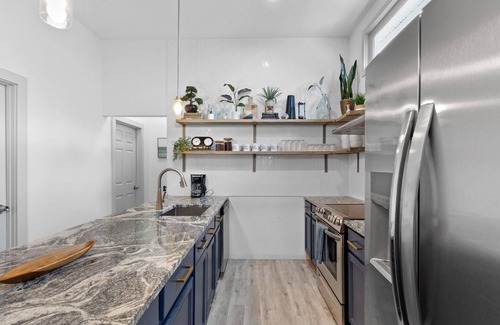 Tulane - Gravier Casa | House of Vibes