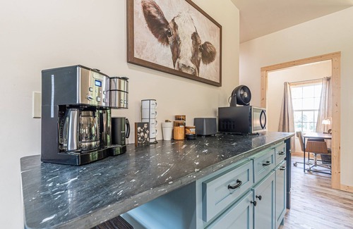Dahlonega Casa | House on 5+ acres, Fenced Yard, Fire Pit, Wineries, Iron Mtn & Mountain View!
