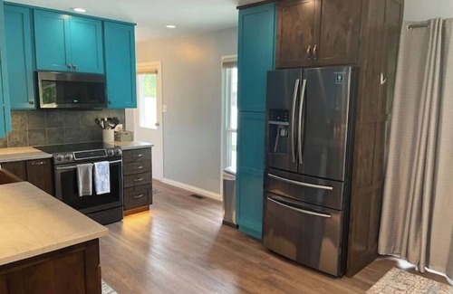 Greenwood Casa | House on 7 acre lake. Newly Renovated 3 Bed 2 Bath