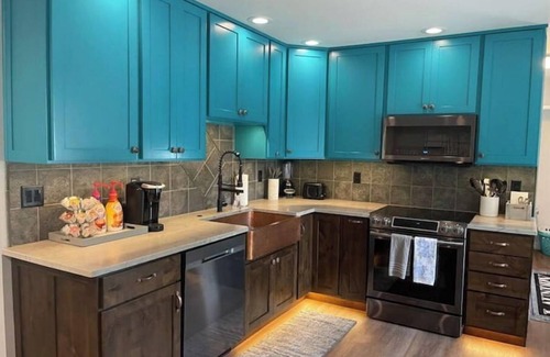 Greenwood Casa | House on 7 acre lake. Newly Renovated 3 Bed 2 Bath