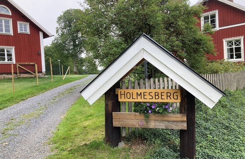 Vetlanda Municipality Casa | House on a farm, boat, fishing, barbecue, sauna by the lake. Electric vehicle chargers. Near the slalom slope.