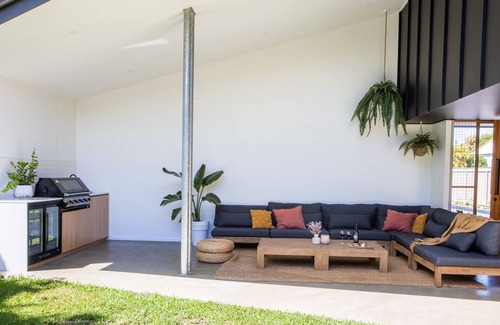 Pottsville Casa | house on anne - in the heart of pottsville