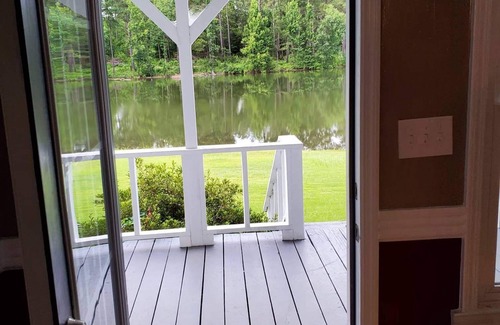 Opelika Casa | House on lake