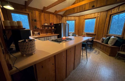 Bellepoint Otro | House on private 400 acre mountaintop farm!
