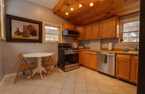 Highland Falls Casa | House on the Babbling Brook- Quiet 2BR + King Bed!