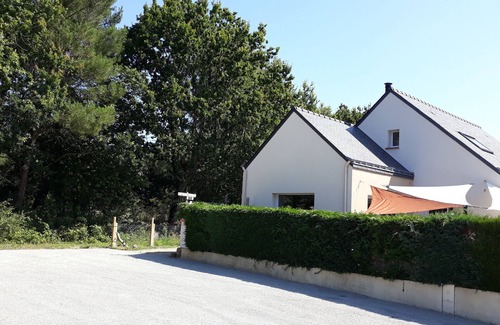 Ploemel Casa | Casa en el borde de la madera Ploëmel, a 15 minutos de las playas de Erdeven o Carnac.