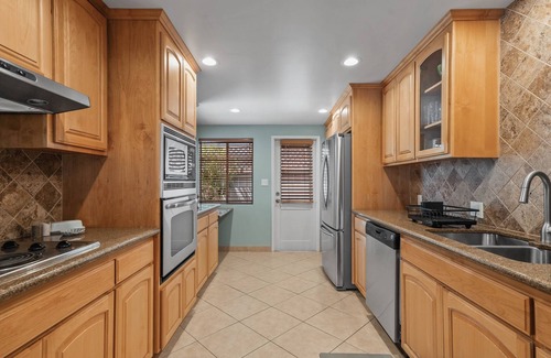 Bay Park Casa | House on the Hill - charming house with beautiful views