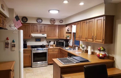 Savanna Casa | House On the Hill Charming 3-bedroom house with Rec Room, in lovely Savanna