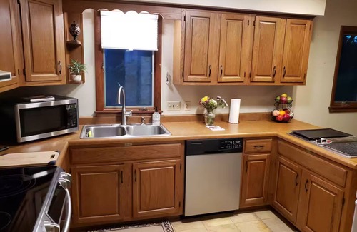 Savanna Casa | House On the Hill Charming 3-bedroom house with Rec Room, in lovely Savanna