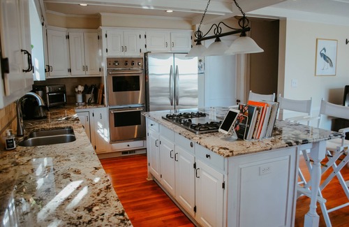 Summerville Casa | House on the Hill--The Perfect Master's Rental!