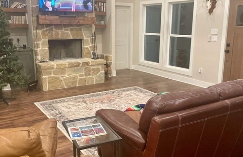Era Casa | House on the Hill 3/2 house with scenic views outside Decatur with AC, WiFi.
