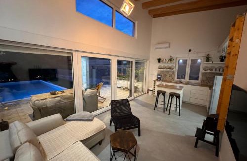 Hodbina Casa | House on the River