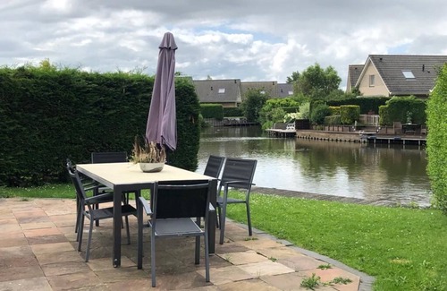 Medemblik Casa | House on the waterfront and 5min walk from the IJsselmeer