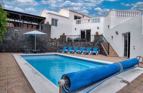 Tias Chalet De Esquí | Casa Paraíso - Piscina Privada, Jacuzzi, Air-con y BBQ