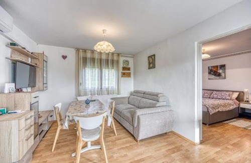 Kraljevec na Sutli Casa | House Pepica With Hot Tub - Happy Rentals