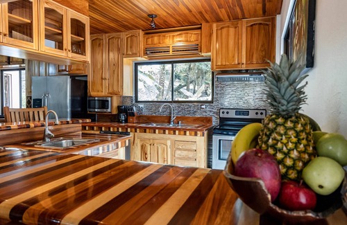 El Cerro Casa | Private House with Pool into jungle trail to famous Playa la Macha